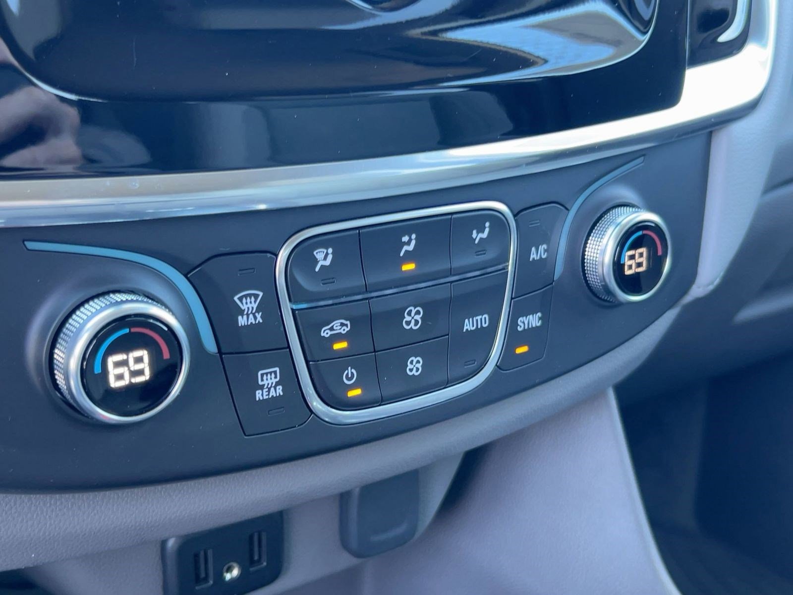 Certified 2020 Chevrolet Traverse LT image 17