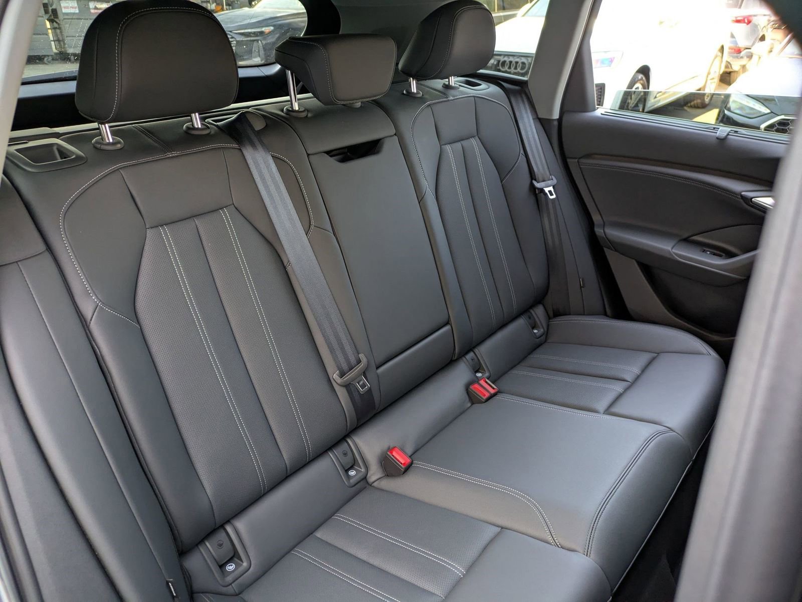 Used 2025 Audi Q6 e-tron Premium Plus w/ Premium Plus AWD/4WD image 29