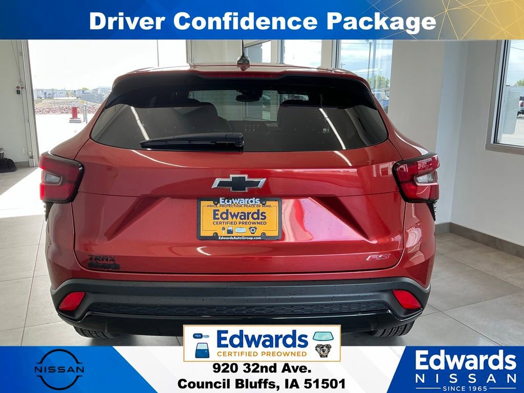 Used 2024 Chevrolet Trax RS w/ Sunroof Package FWD image 8