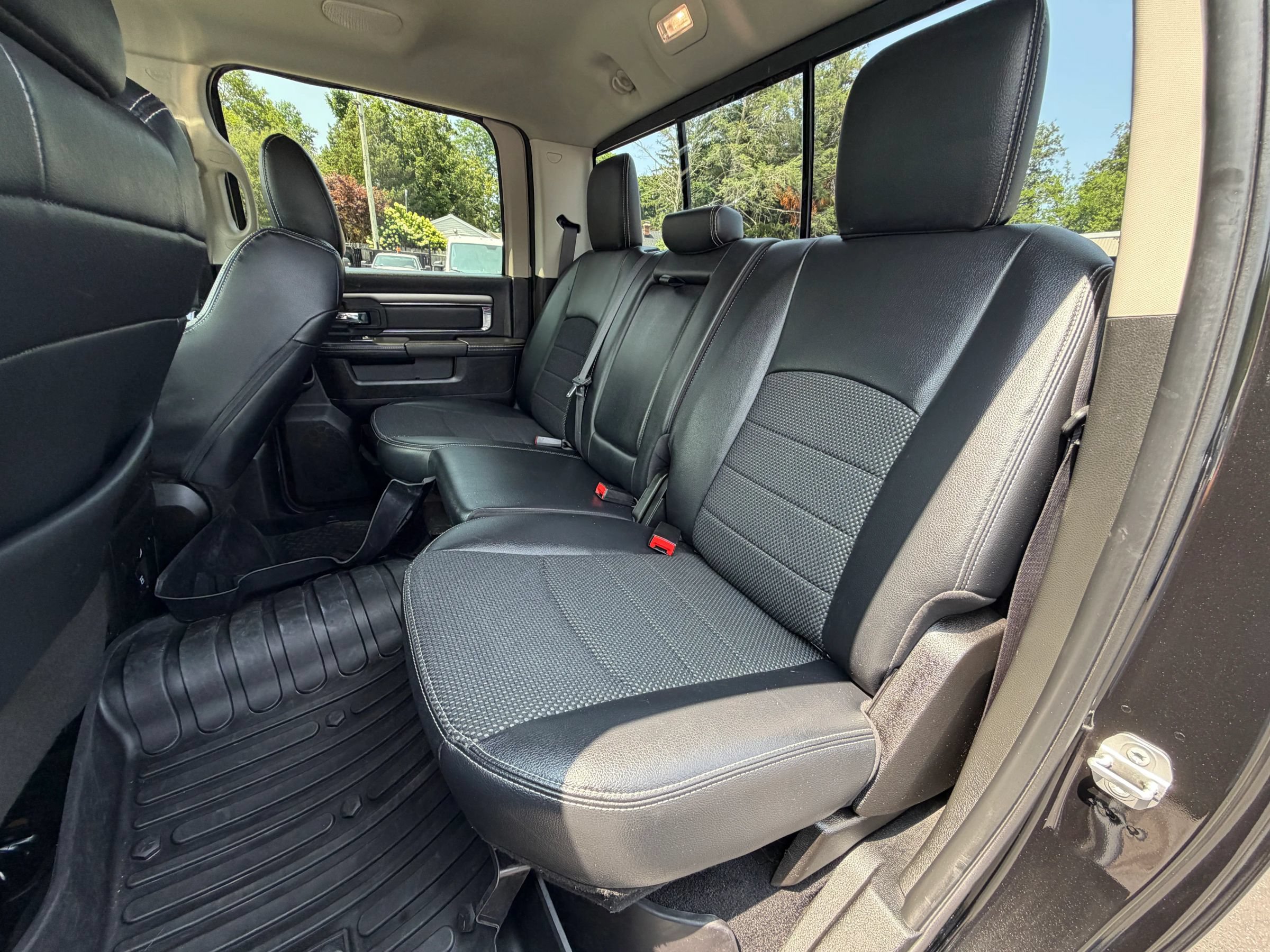 Used 2018 RAM 2500 Big Horn w/ Sport Appearance Group AWD/4WD image 19