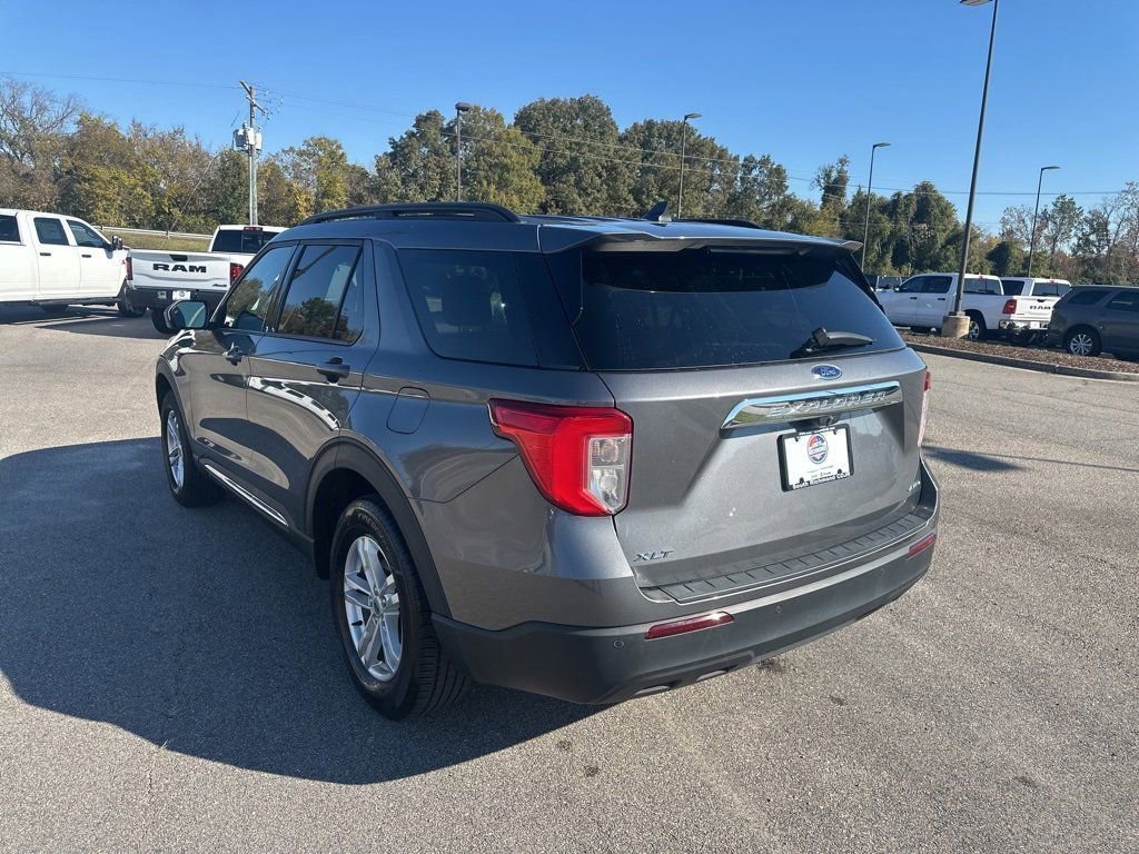 Used 2022 Ford Explorer XLT image 3