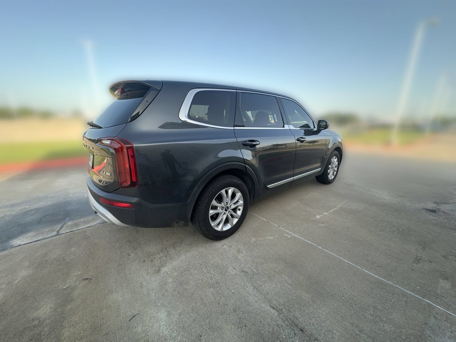 Used 2020 Kia Telluride LX FWD image 4