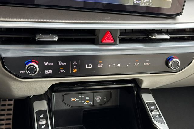 Certified 2025 Kia Sorento SX Prestige image 28