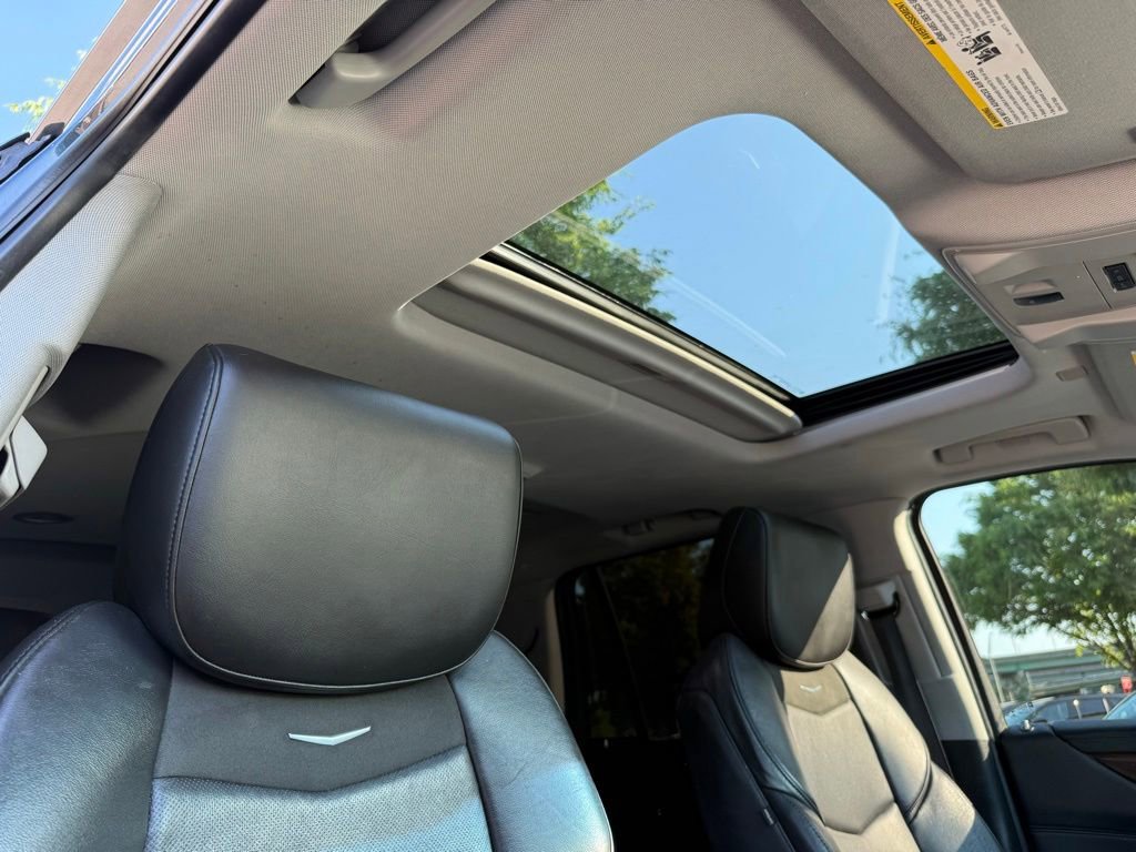 Used 2019 Cadillac Escalade Luxury AWD/4WD image 31