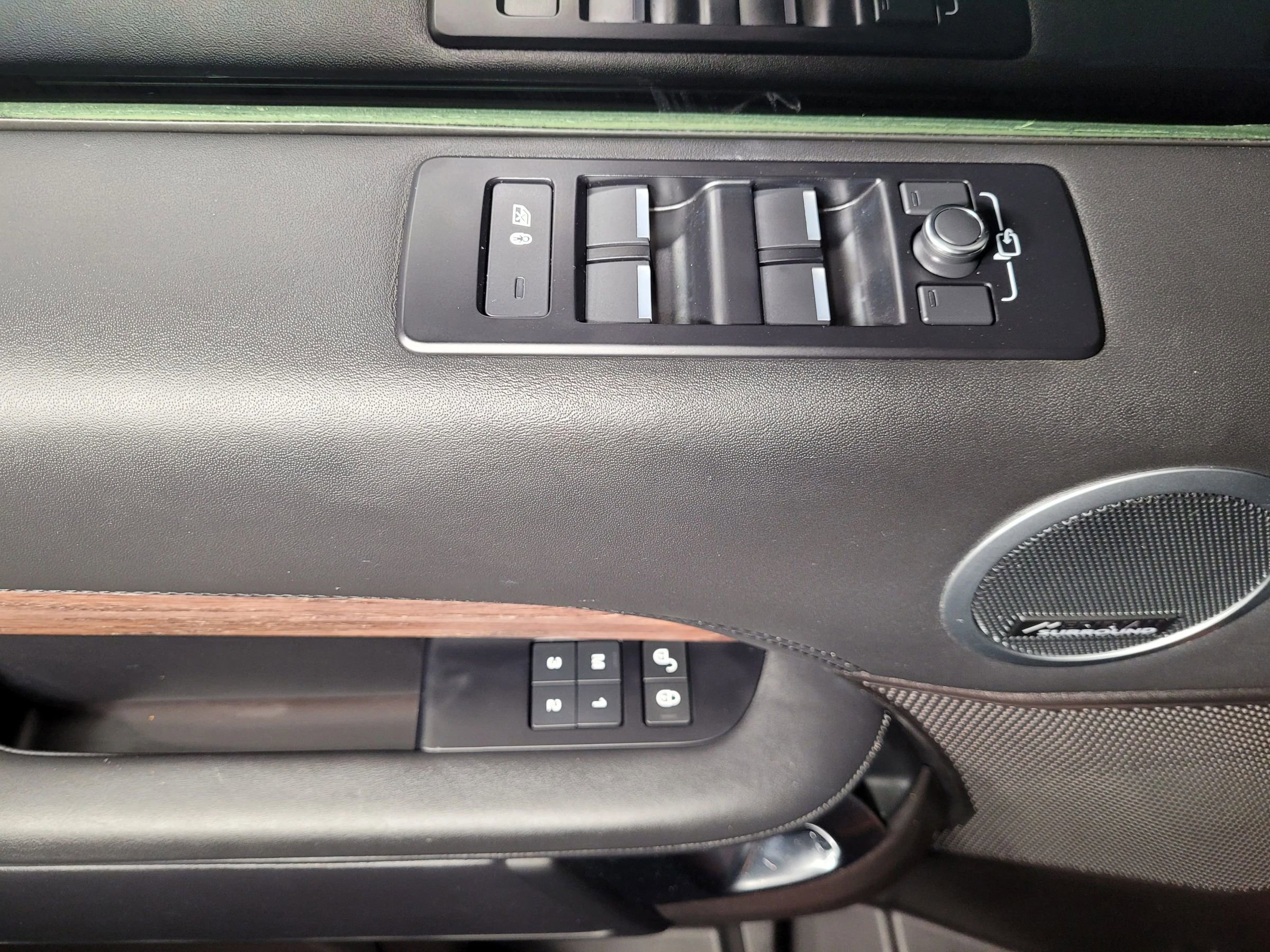 Used 2018 Land Rover Discovery HSE Luxury image 21