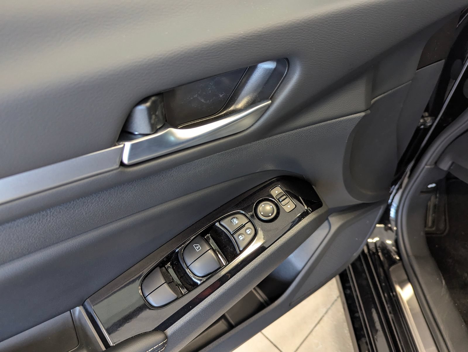 New 2025 Nissan Altima 2.5 SL FWD image 8