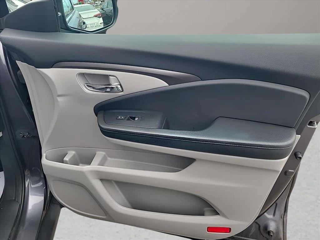 Used 2017 Honda Pilot EX image 29
