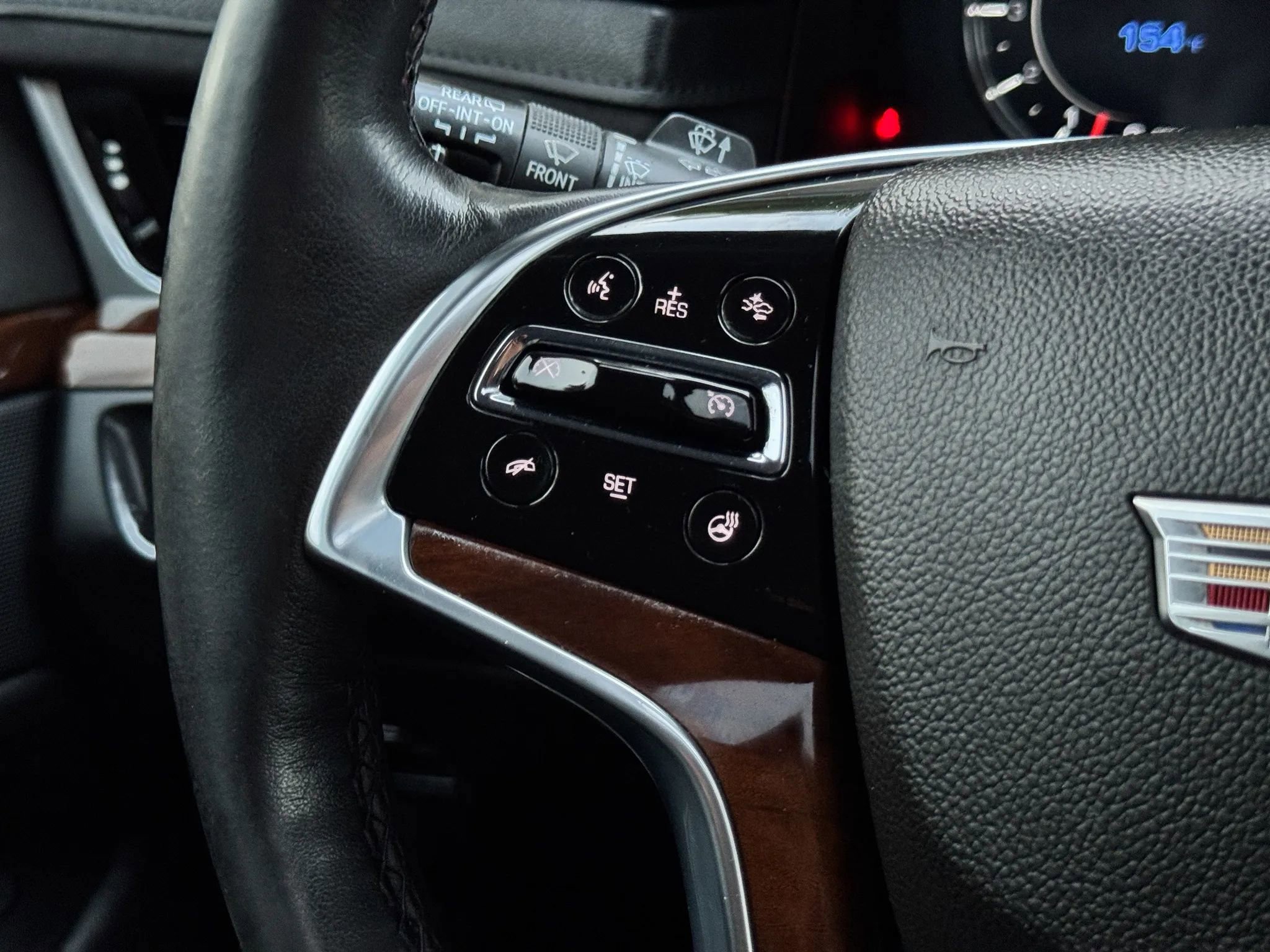 Used 2020 Cadillac Escalade ESV Premium Luxury w/ Escalade Sport Edition AWD/4WD image 41