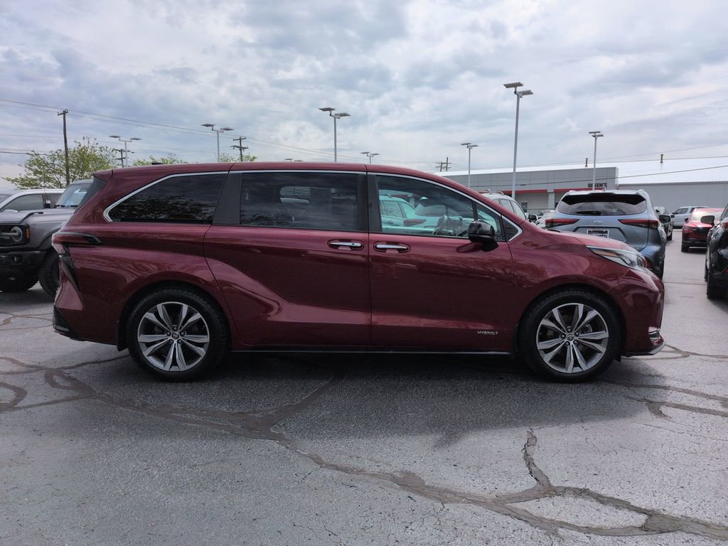 Used 2021 Toyota Sienna XSE AWD/4WD image 6