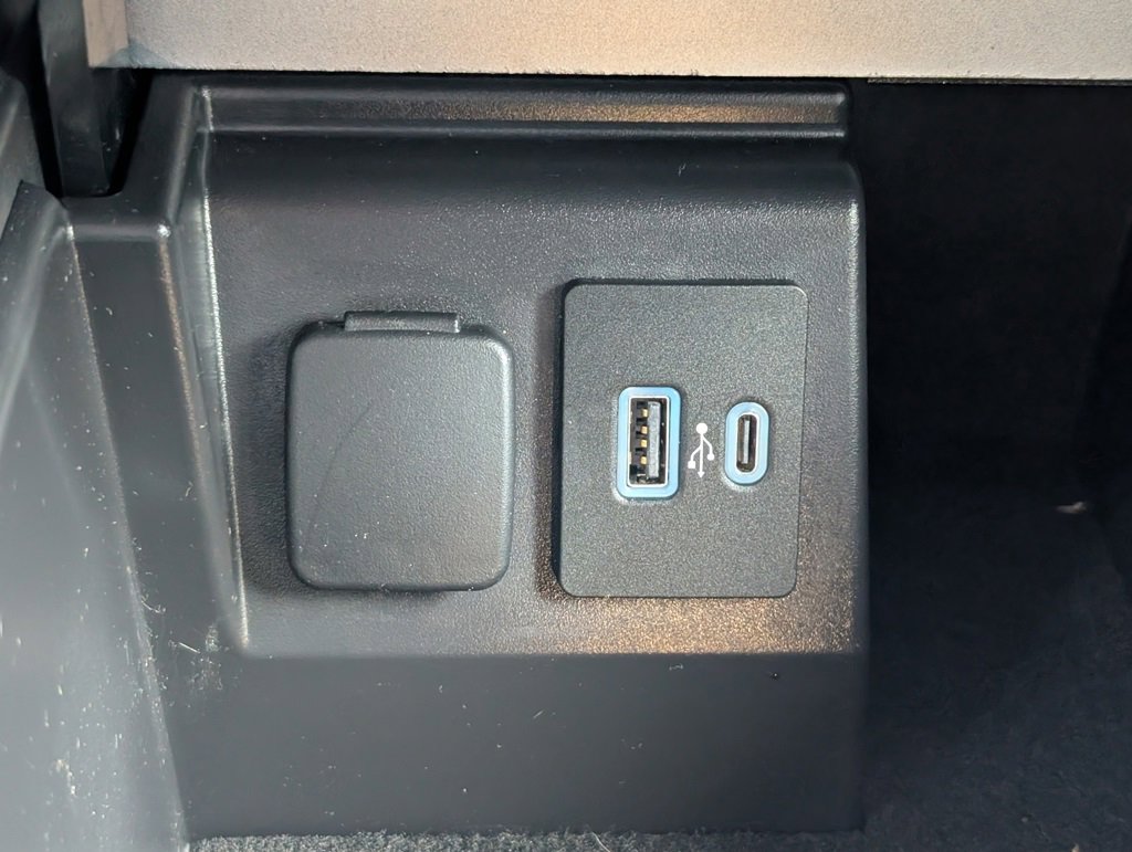 Used 2021 Ford Explorer XLT w/ Equipment Group 202A image 22