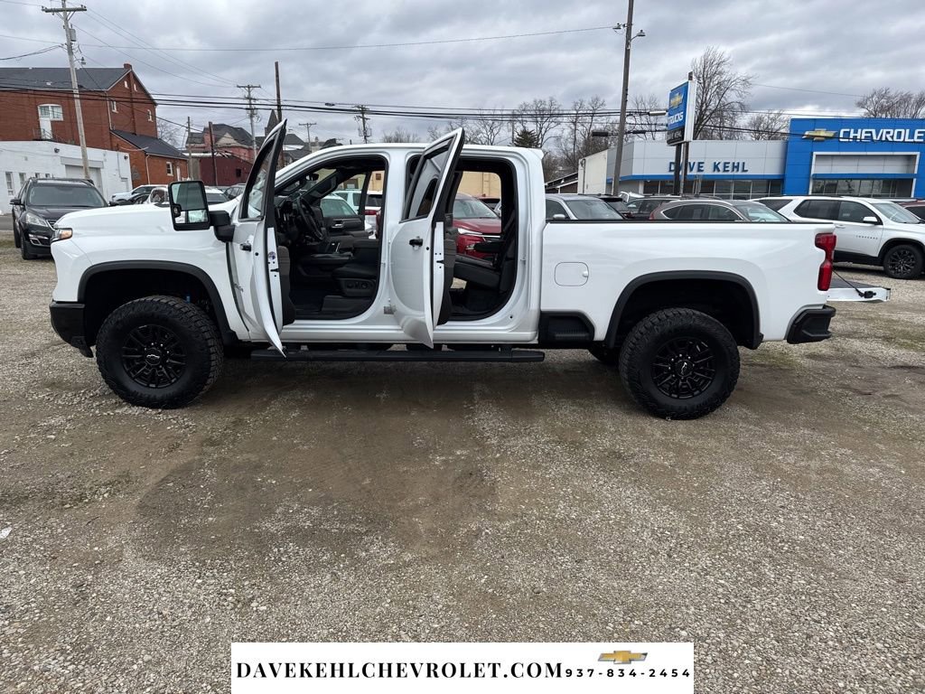Used 2024 Chevrolet Silverado 2500 ZR2 w/ Technology Package image 29