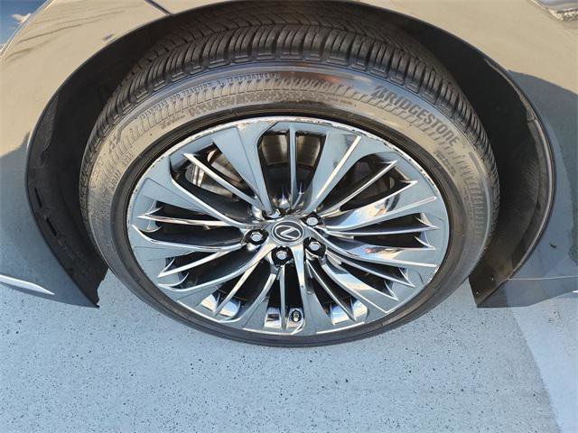 Certified 2022 Lexus LS 500 w/ Interior Upgrade Package image 10