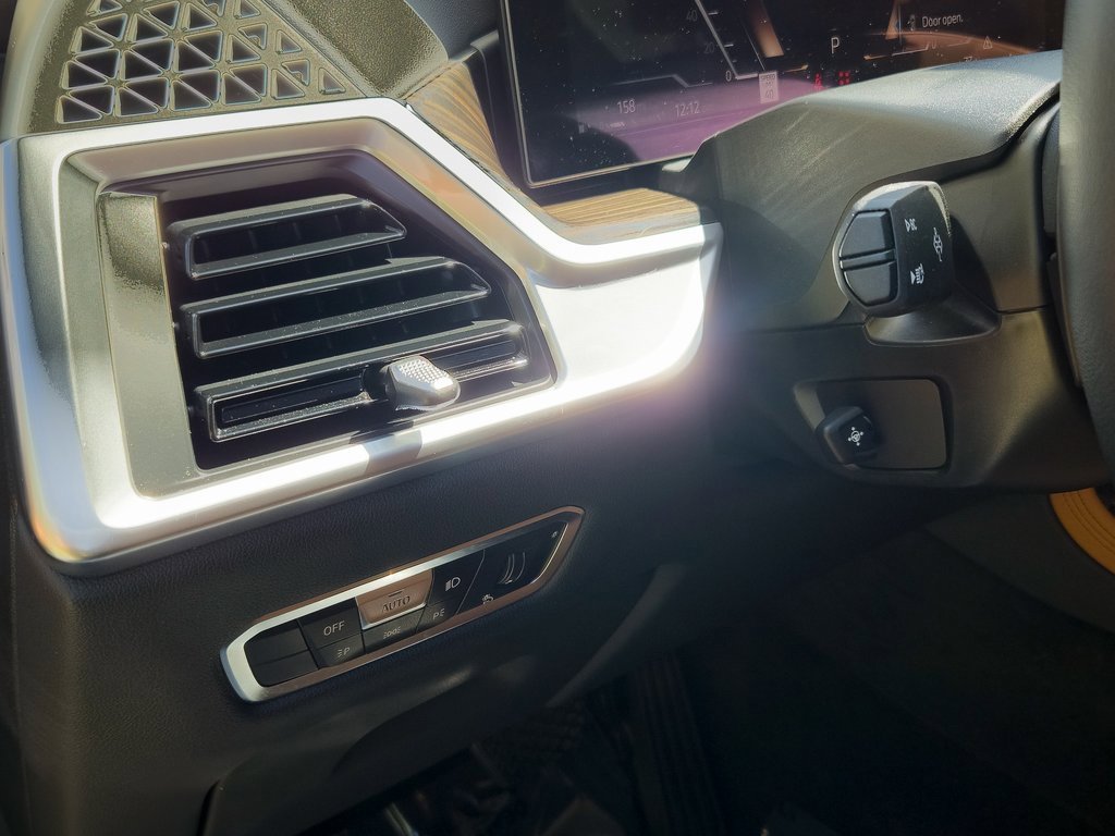 Used 2023 BMW X7 xDrive40i w/ Premium Package image 13