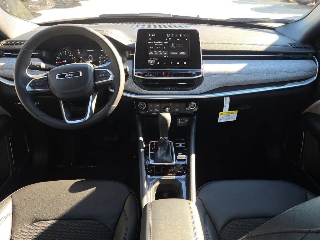 New 2026 Jeep Compass Latitude image 18