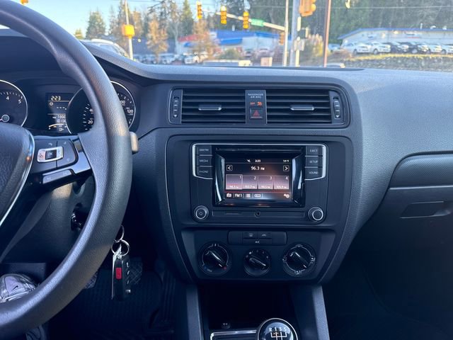 Used 2016 Volkswagen Jetta S image 37