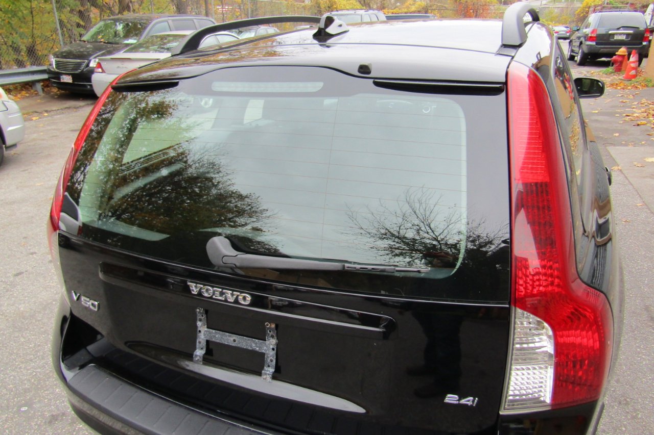 Used 2008 Volvo V50 2.4i image 13