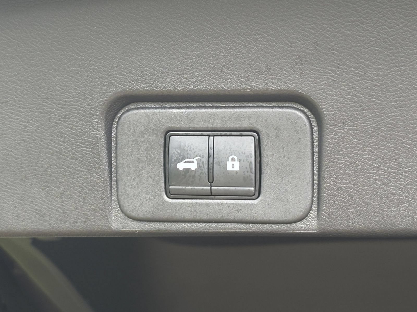 Used 2025 Nissan Rogue SV FWD image 22