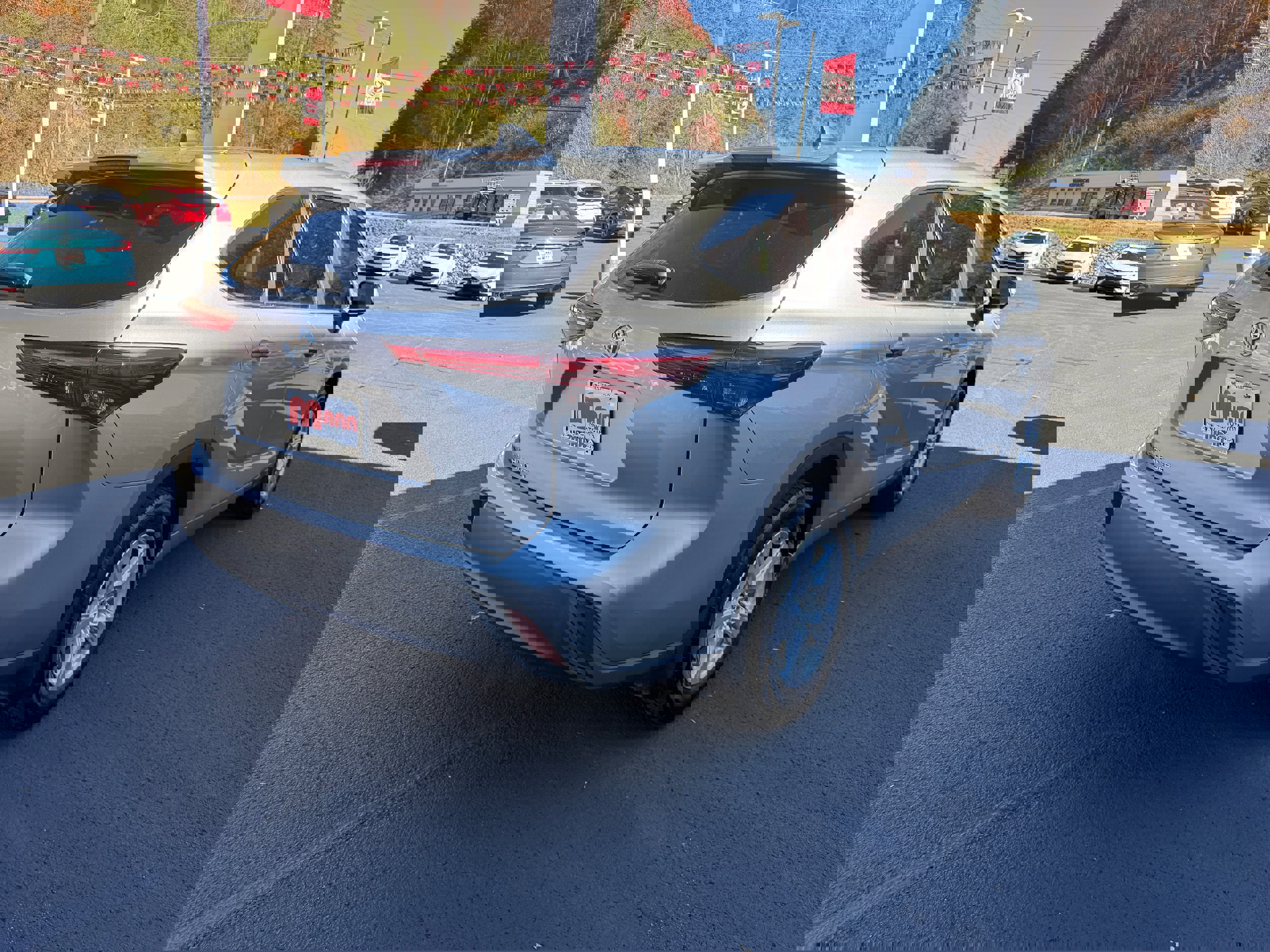 Used 2023 Toyota Highlander L image 6