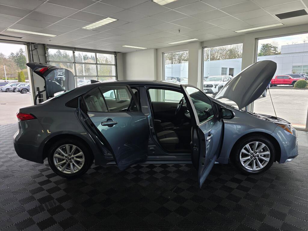 Used 2025 Toyota Corolla LE w/ LE Premium Package image 17