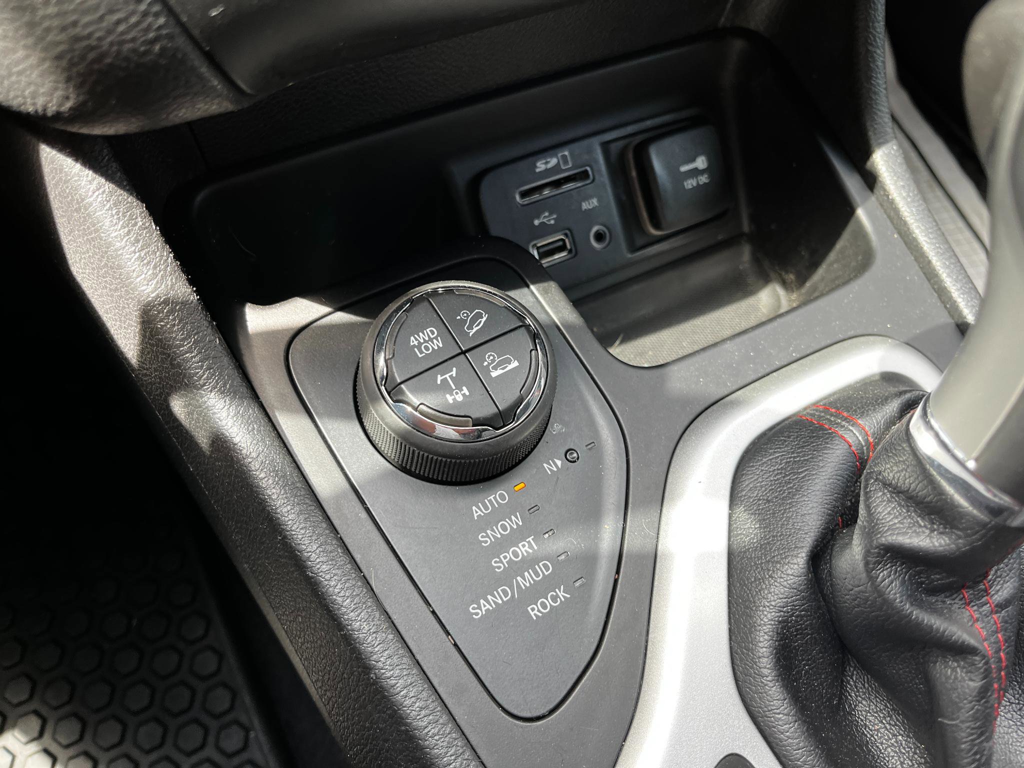 Used 2017 Jeep Cherokee Trailhawk w/ Comfort/Convenience Group image 28