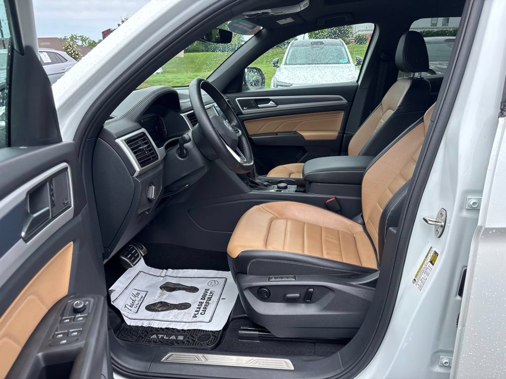 Certified 2023 Volkswagen Atlas Cross Sport SEL Premium R-Line AWD/4WD image 15