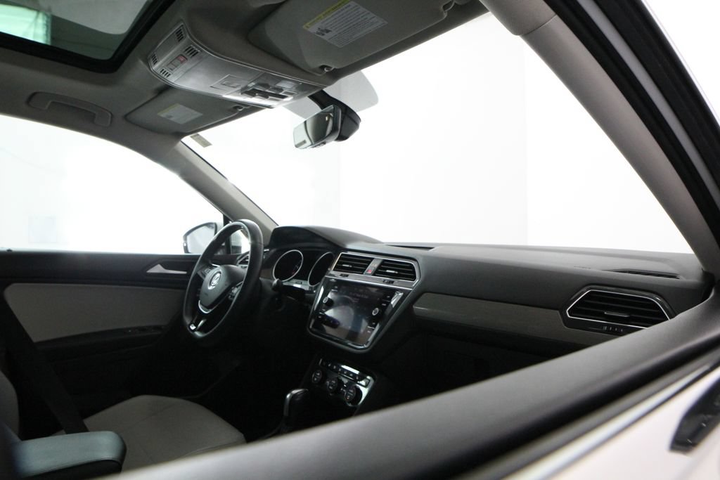 Used 2021 Volkswagen Tiguan SE w/ Panoramic Sunroof Package AWD/4WD image 52