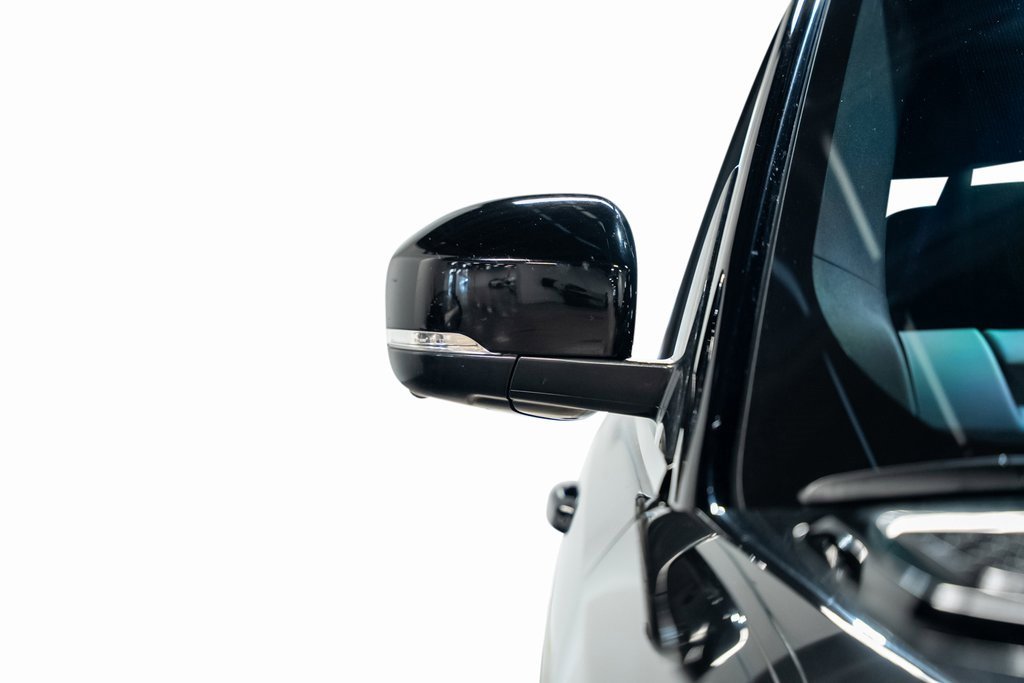 Used 2016 Land Rover Range Rover Sport SVR image 10