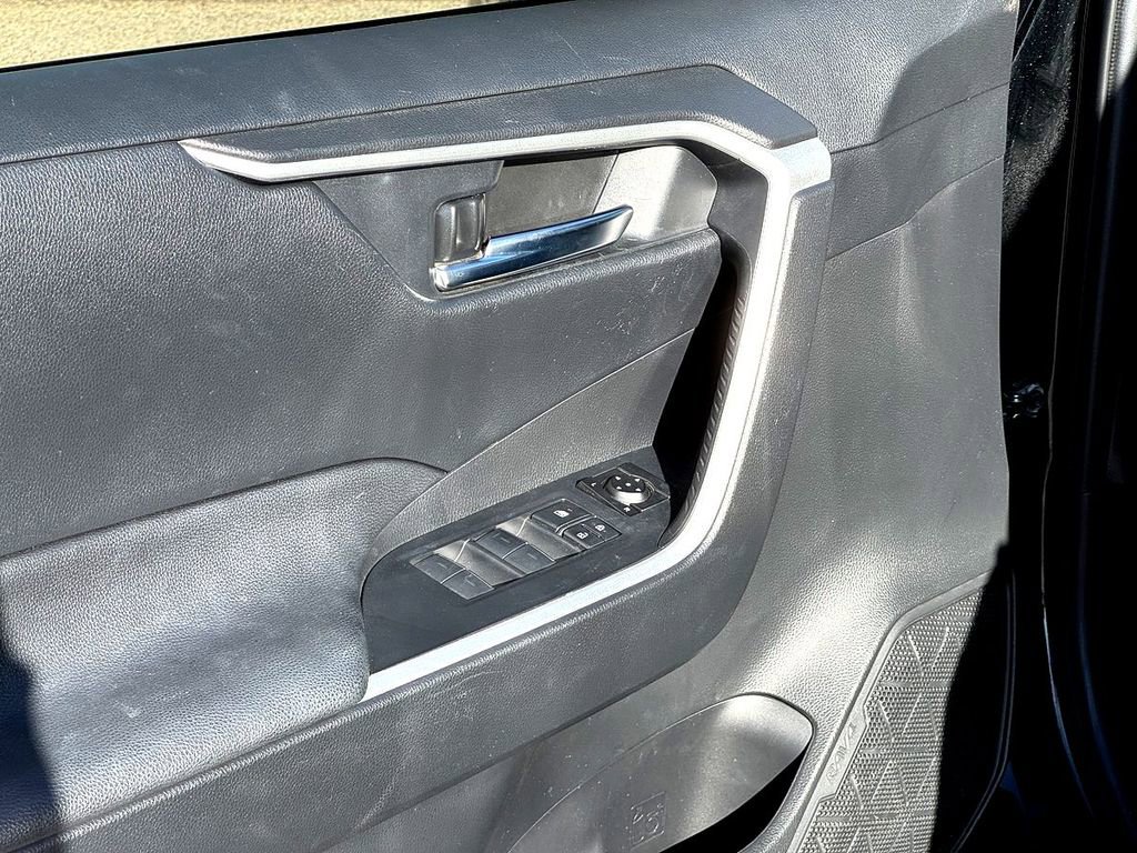 Used 2023 Toyota RAV4 XLE w/ Convenience Package image 12