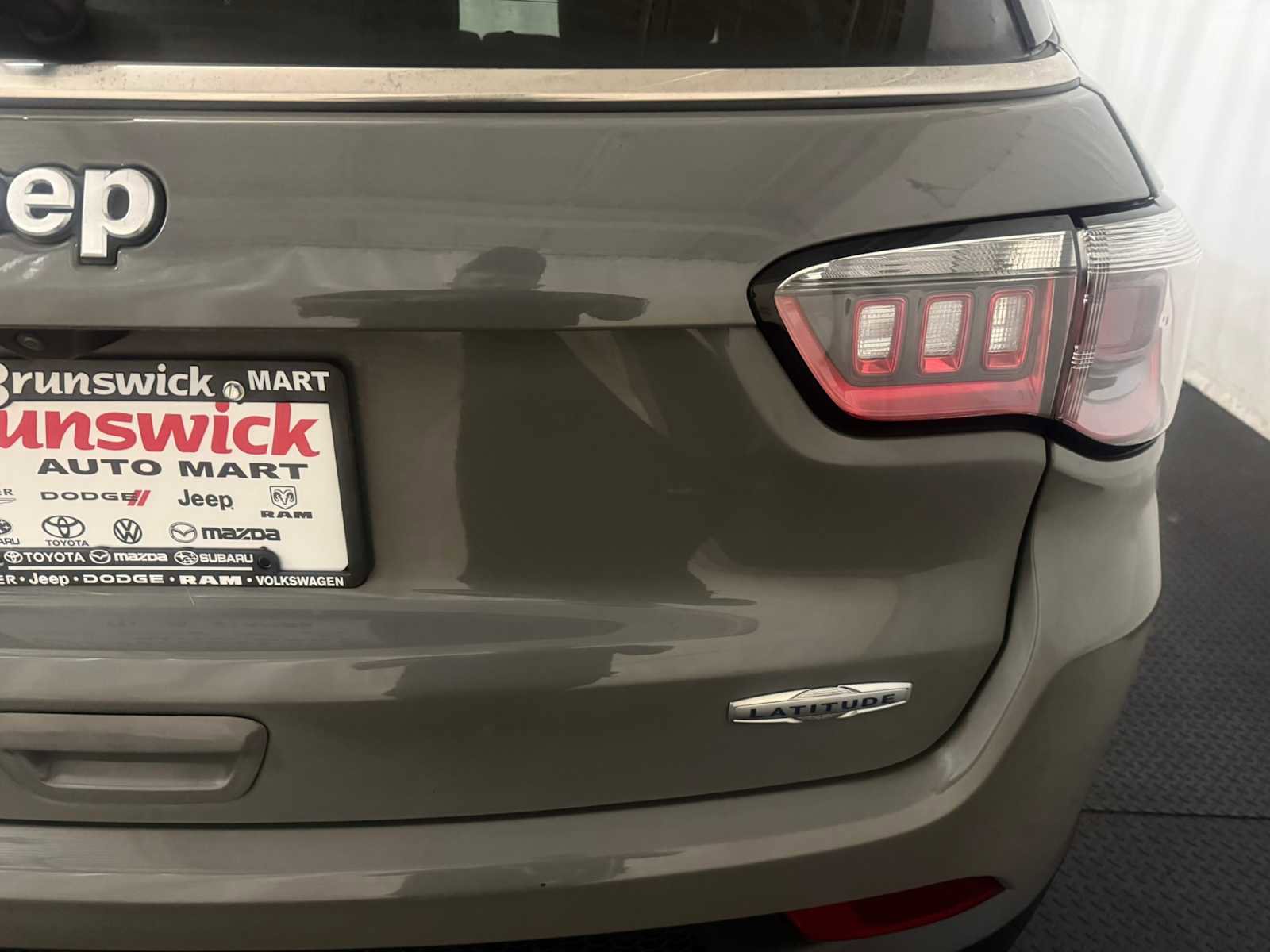 Used 2023 Jeep Compass Latitude image 18