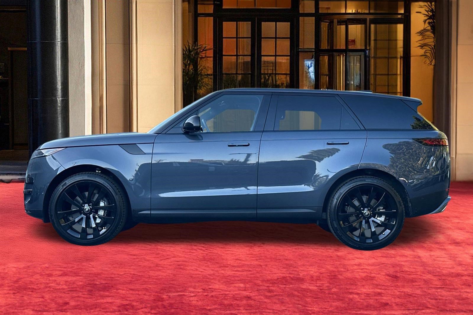 Used 2025 Land Rover Range Rover Sport SE image 3