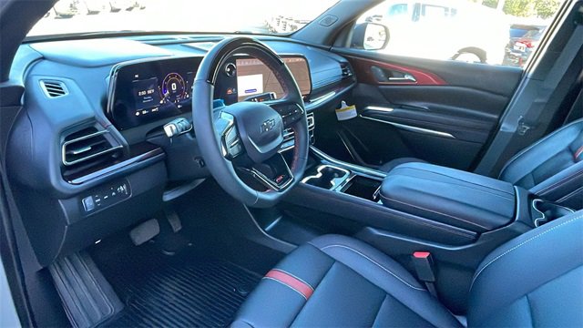 Used 2025 Chevrolet Traverse RS image 10