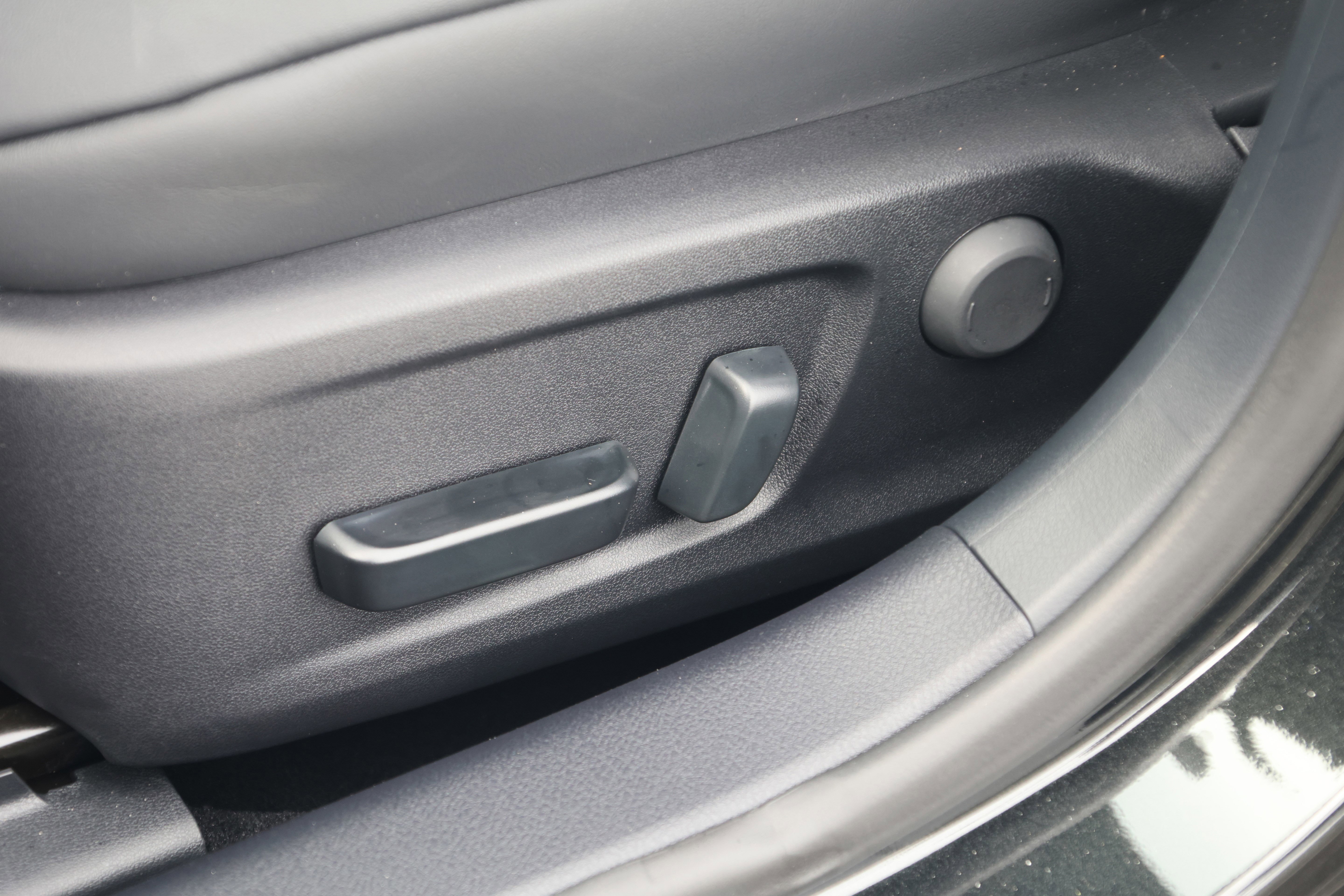 Used 2025 Lexus IS 350 F Sport w/ Navigation Package RWD image 32