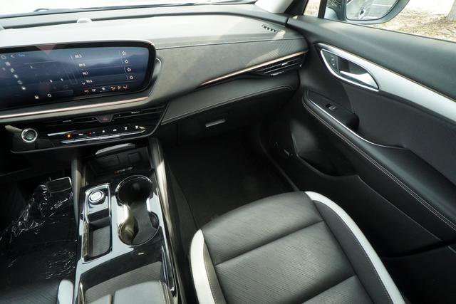 Used 2025 Buick Envision Sport Touring image 15