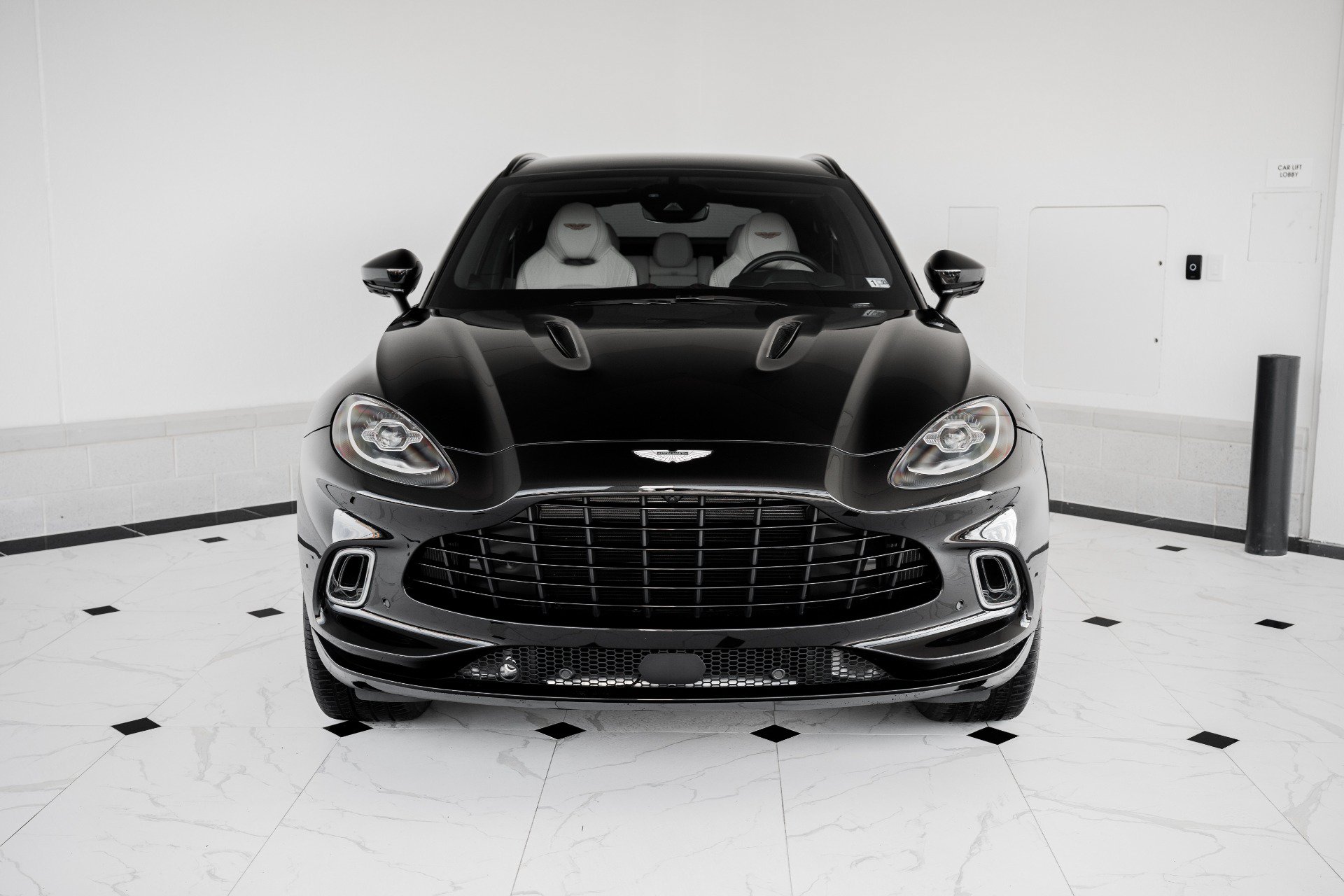 Used 2022 Aston Martin DBX AWD/4WD image 6