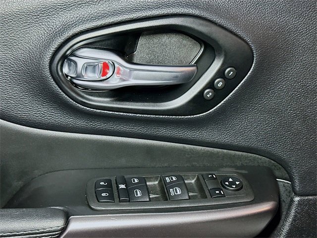 Used 2022 Jeep Cherokee Limited image 15