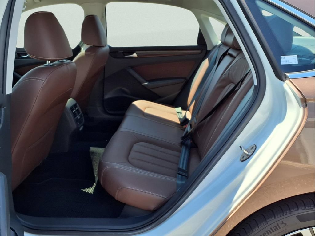 Used 2020 Volkswagen Passat 2.0T SEL FWD image 19