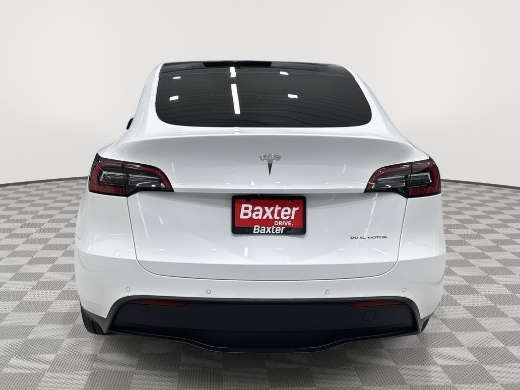 Used 2022 Tesla Model Y Long Range image 10
