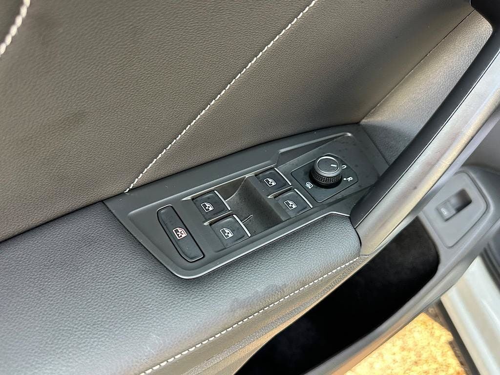 Used 2024 Volkswagen Tiguan SE AWD/4WD image 14
