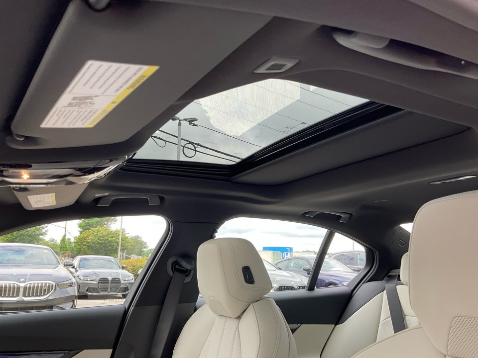 New 2027 BMW i5 xDrive40 w/ M Sport Package AWD/4WD image 21