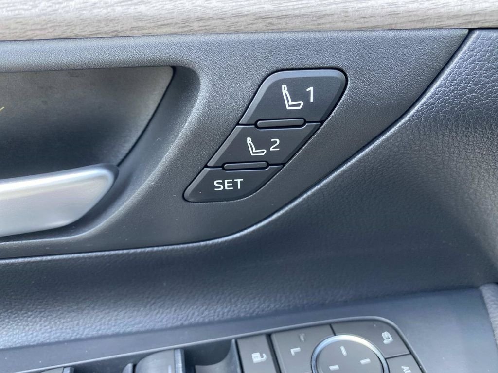 Used 2024 Toyota Grand Highlander AWD Hybrid image 19