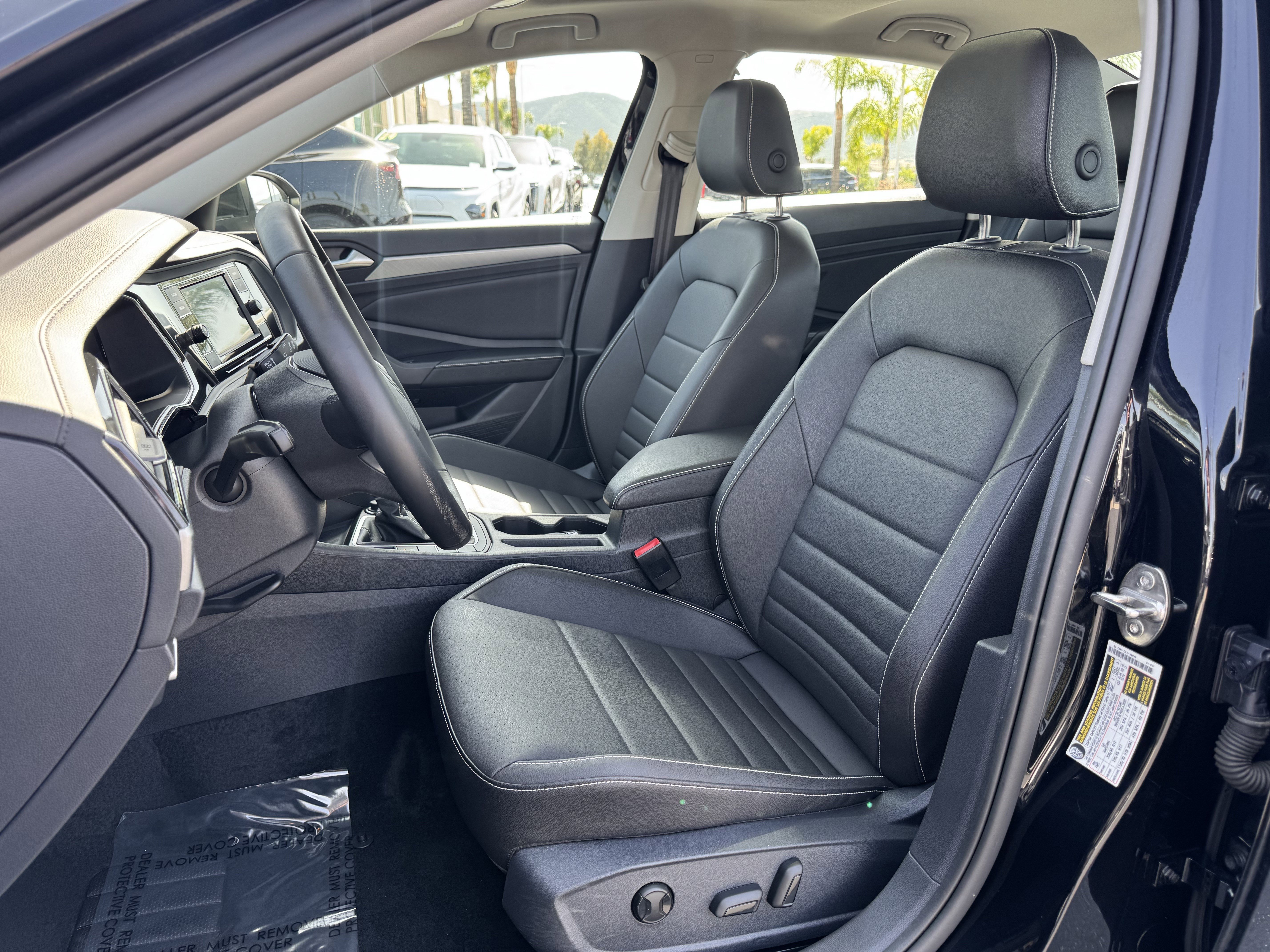 Used 2024 Volkswagen Jetta SE FWD image 18