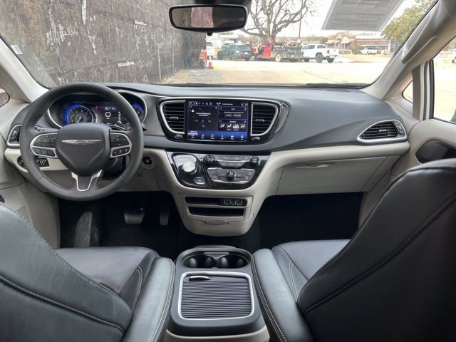 Used 2024 Chrysler Pacifica Touring-L image 41