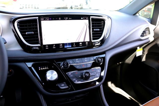 New 2026 Chrysler Pacifica Pinnacle image 13