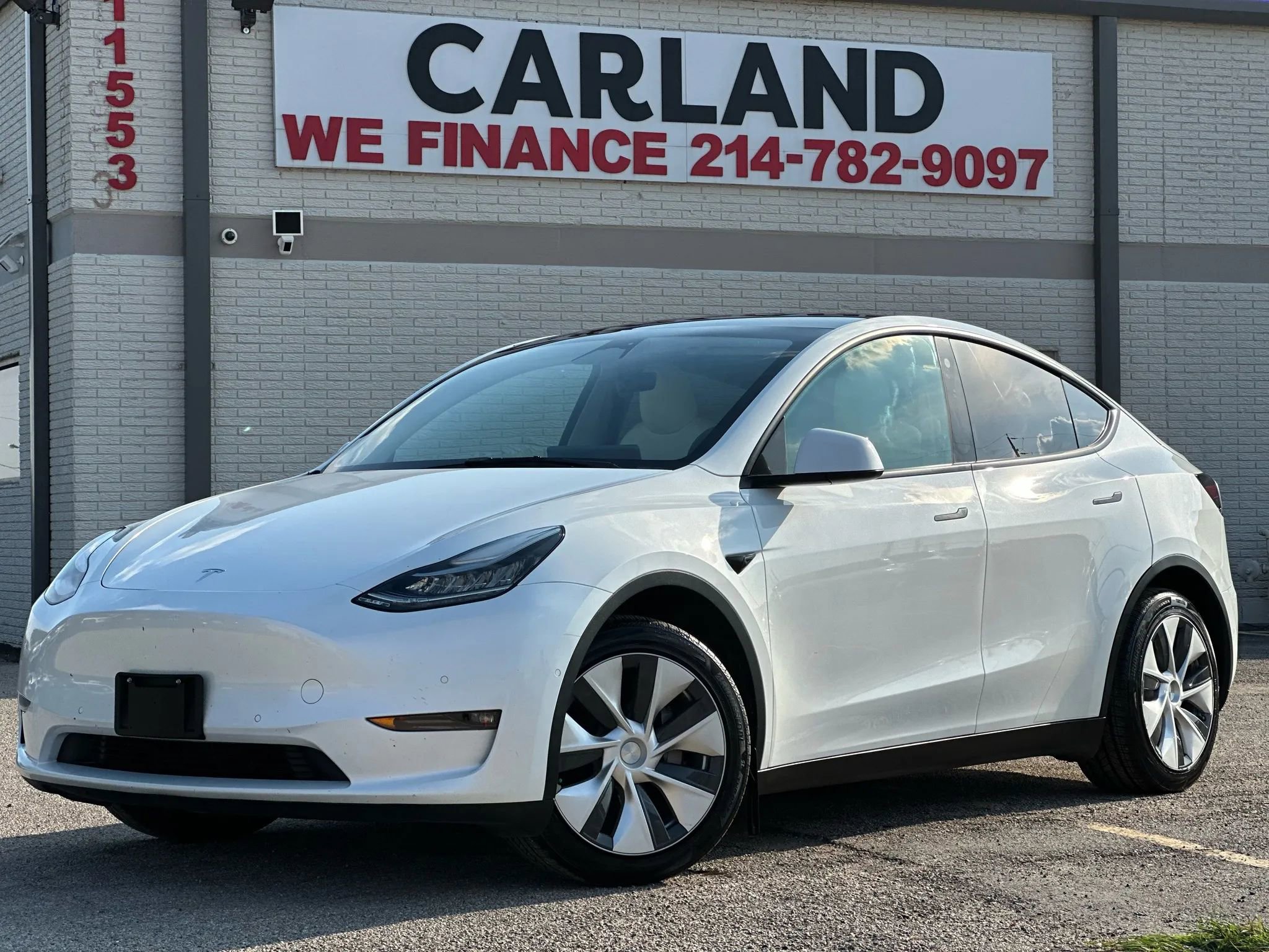 Used 2021 Tesla Model Y Long Range image 1