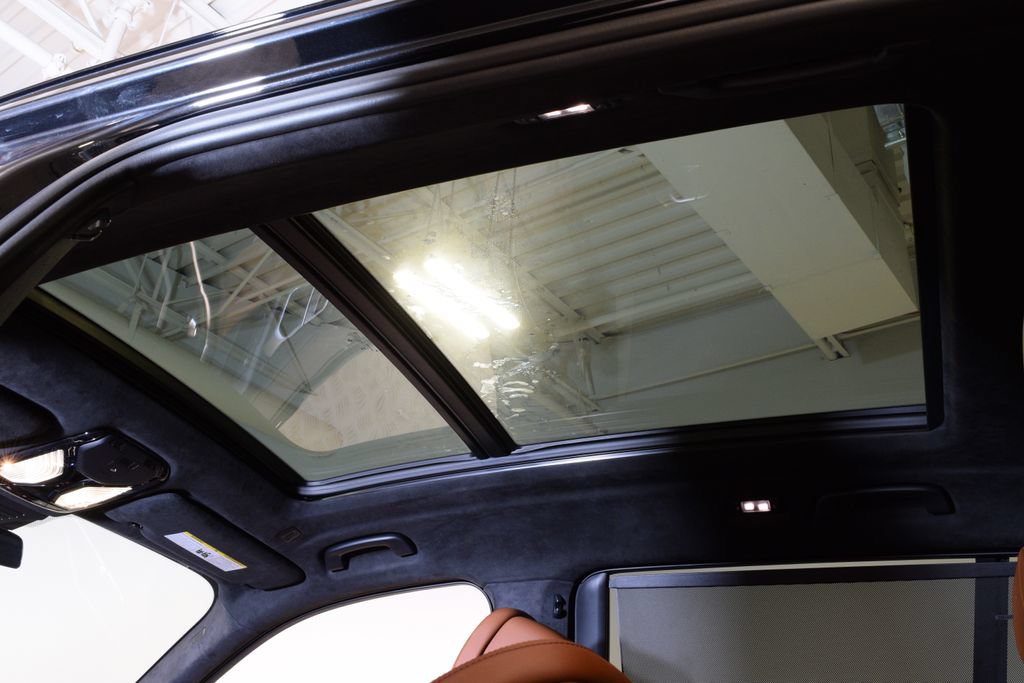 Used 2024 BMW X7 xDrive40i w/ M Sport Package AWD/4WD image 4