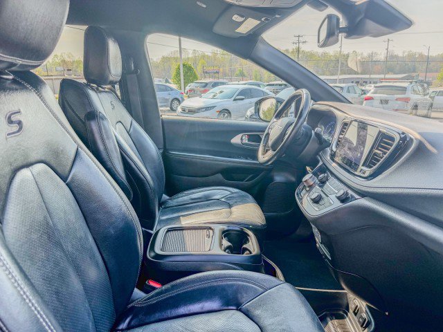 Used 2021 Chrysler Pacifica Touring-L w/ Premium & Safety Sphere Group FWD image 19