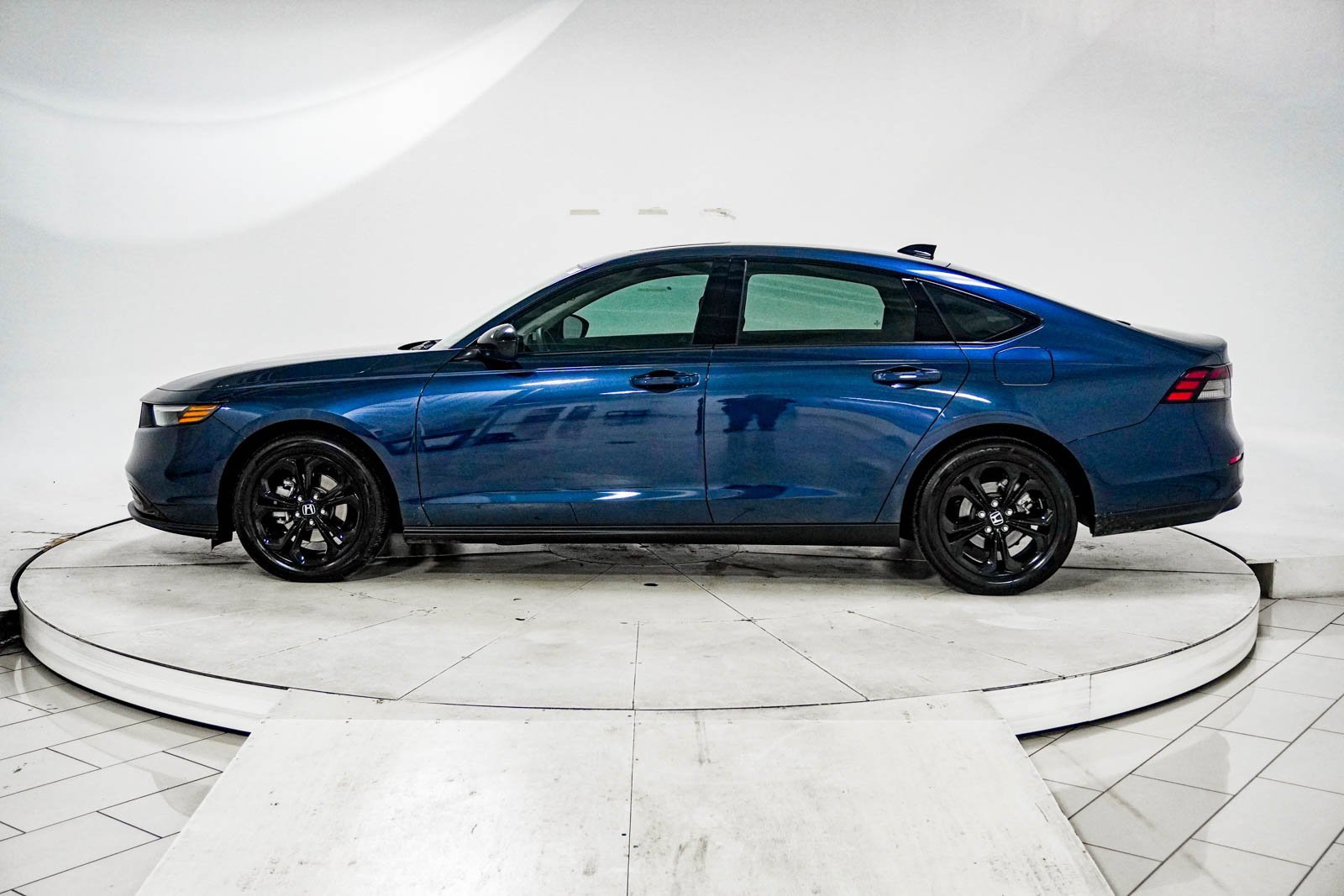 Certified 2025 Honda Accord SE image 5