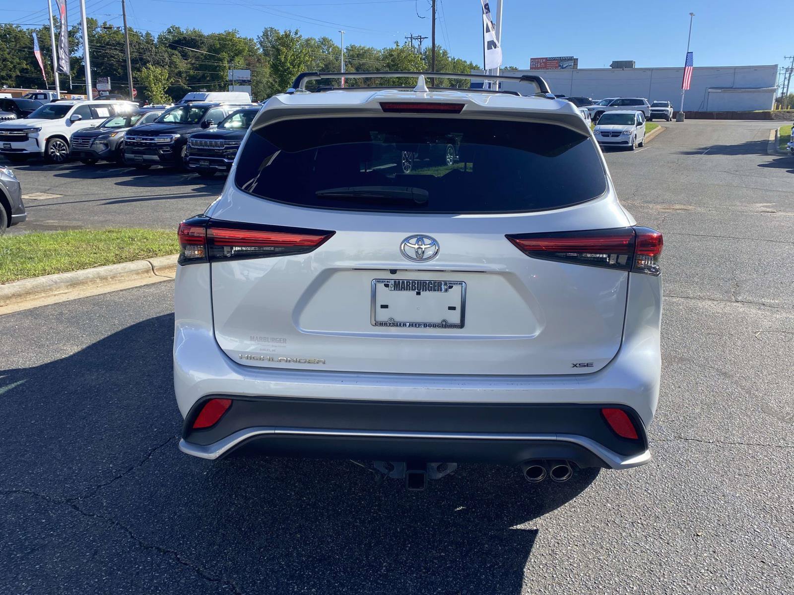 Used 2022 Toyota Highlander XSE FWD image 8