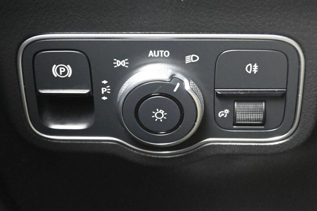 Used 2022 Mercedes-Benz GLA 250 4MATIC image 19