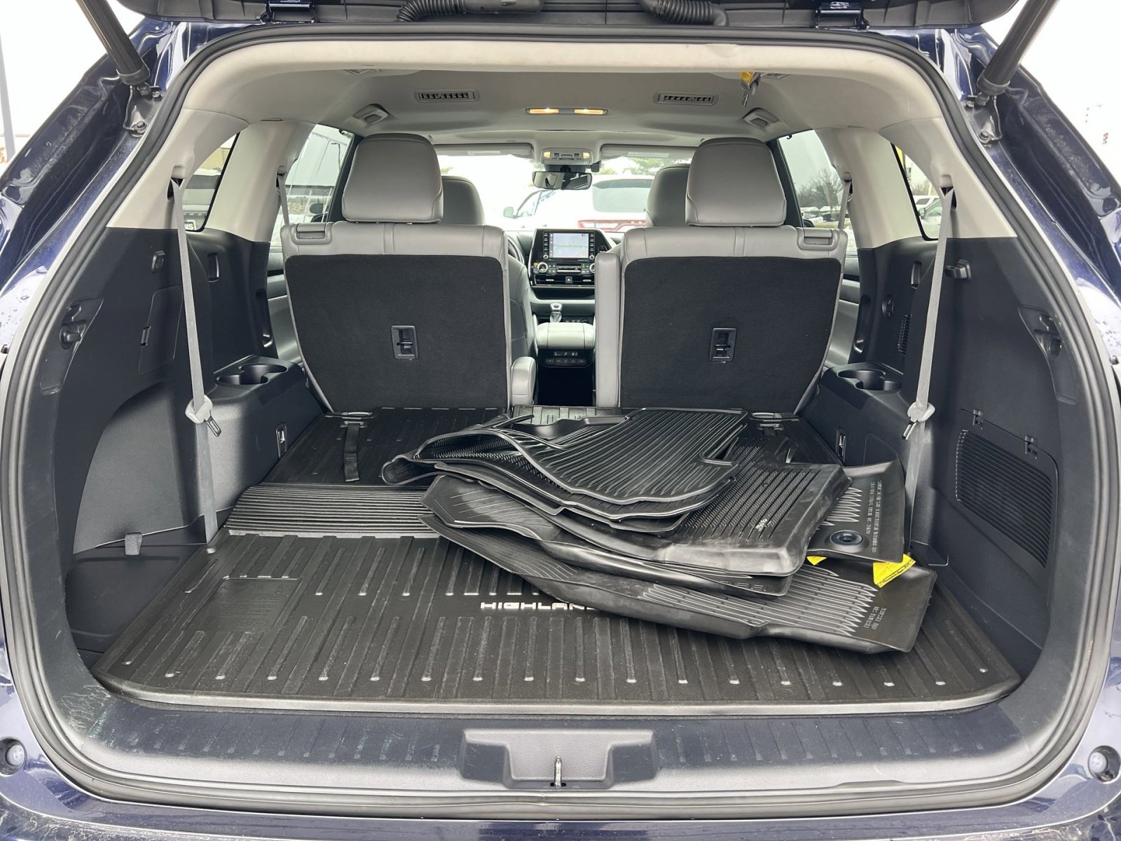 Used 2021 Toyota Highlander XLE image 26